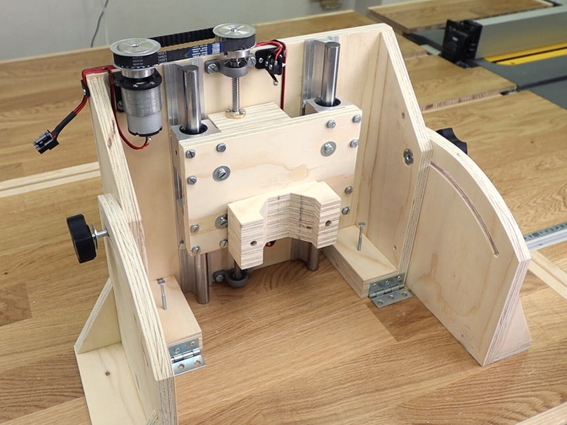 Motorized Router Lift with 45-degree tilt function | Plans in Metric ...